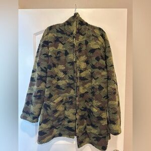 American Eagle camo Sherpa cardigan